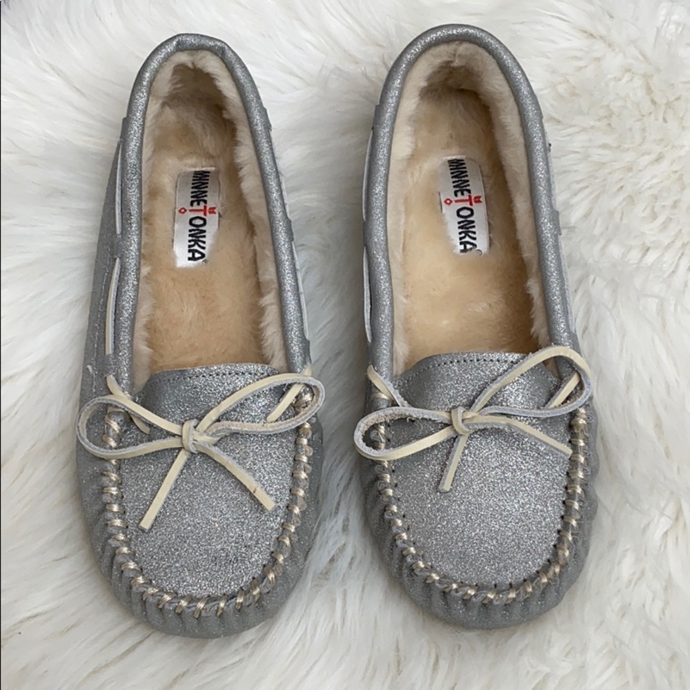 NWOT Silver Minnetonka Moccasins - Size 8